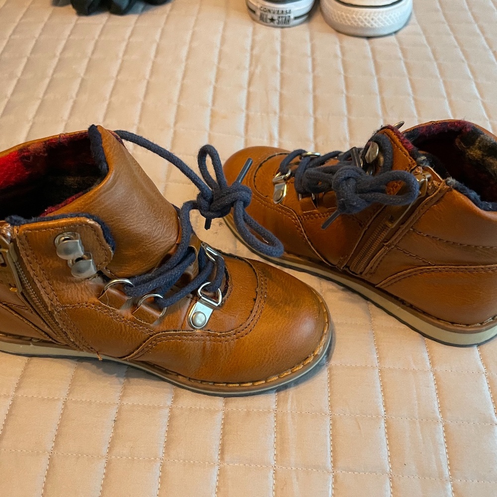 GAP LEATHER HIKER BOOT w SIDE-ZIPPER